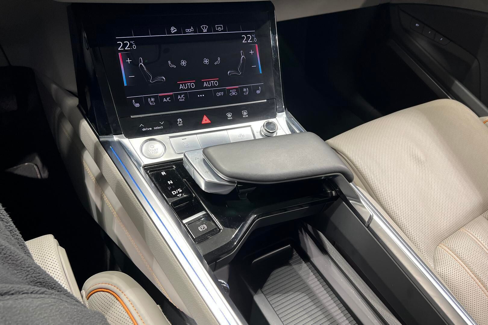 Audi e-tron iso kuva 24