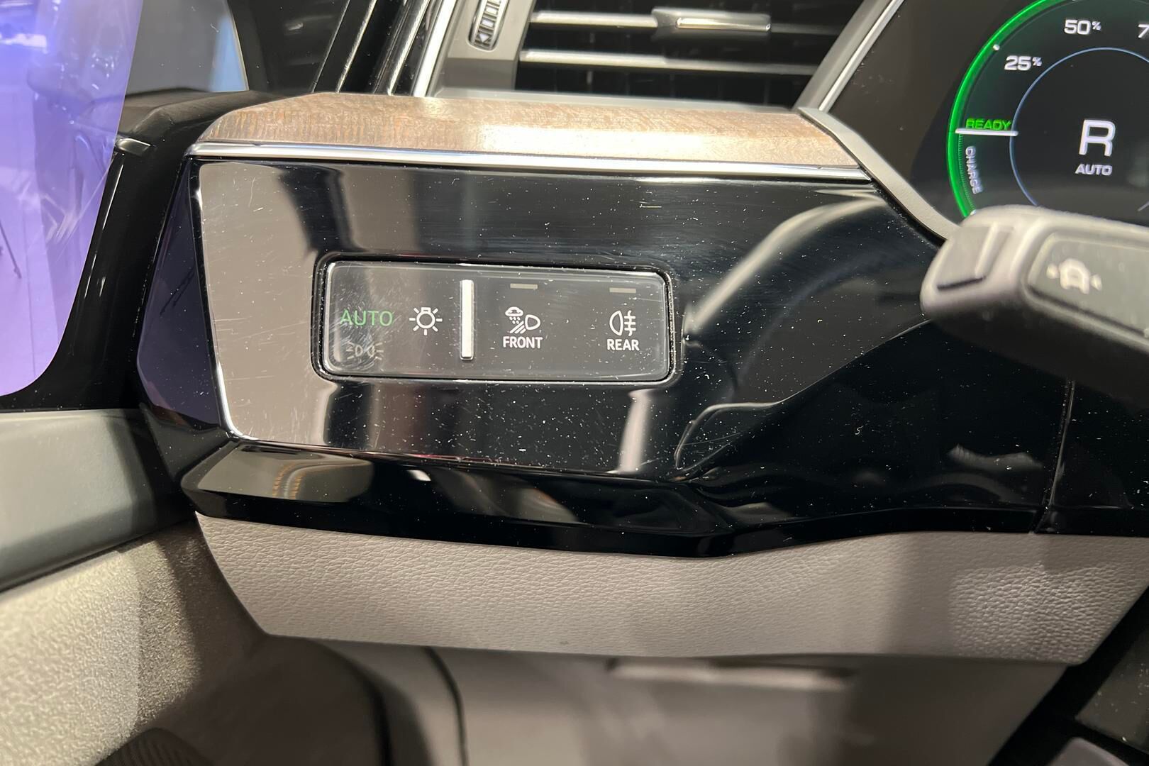 Audi e-tron iso kuva 30