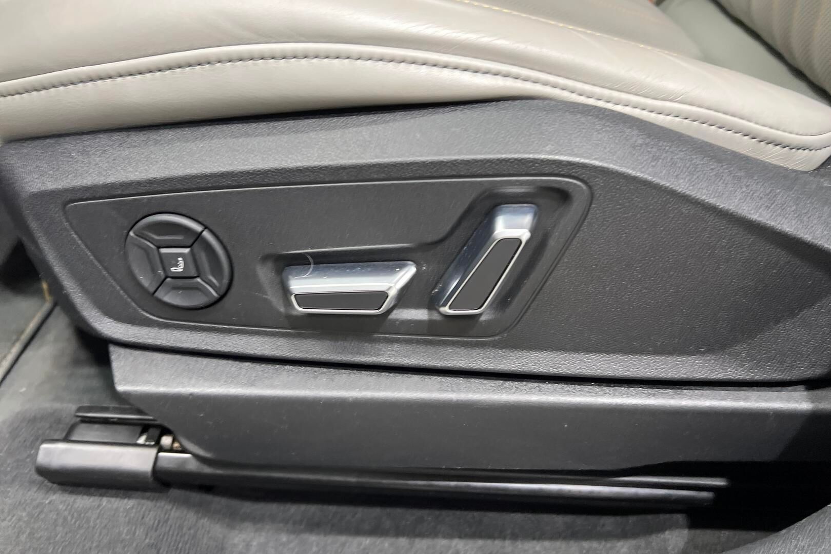 Audi e-tron iso kuva 34