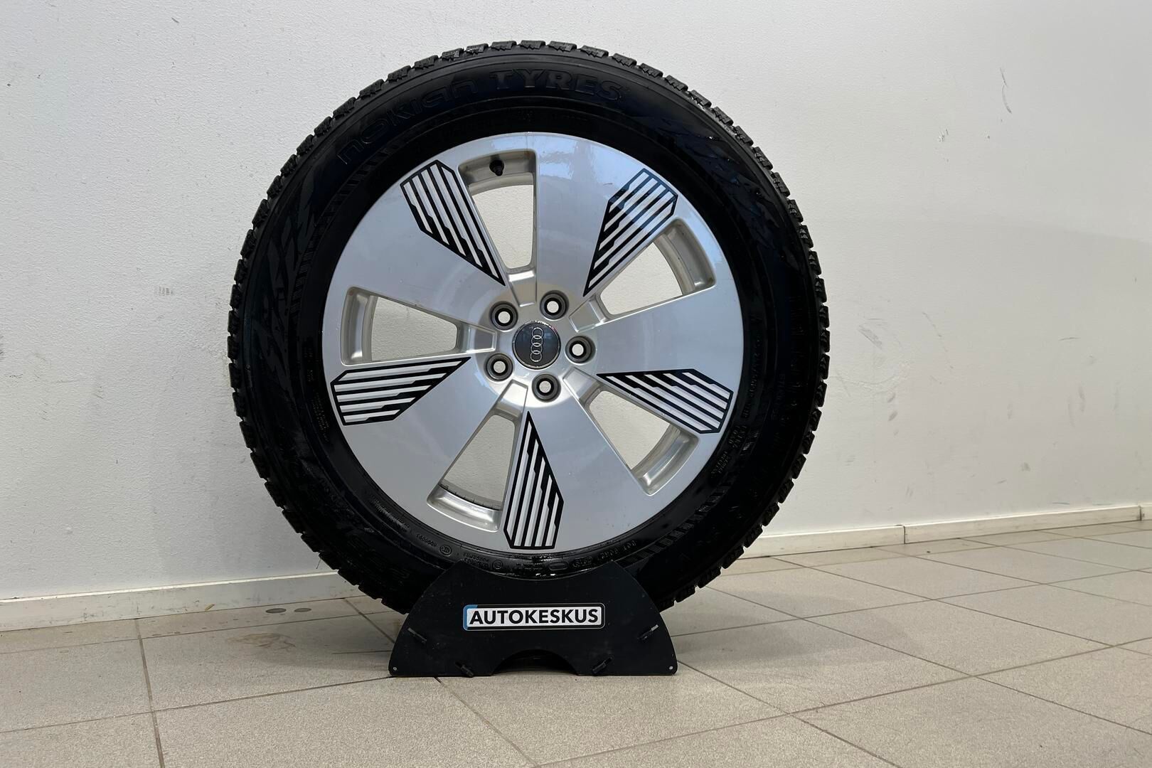 Audi e-tron iso kuva 38
