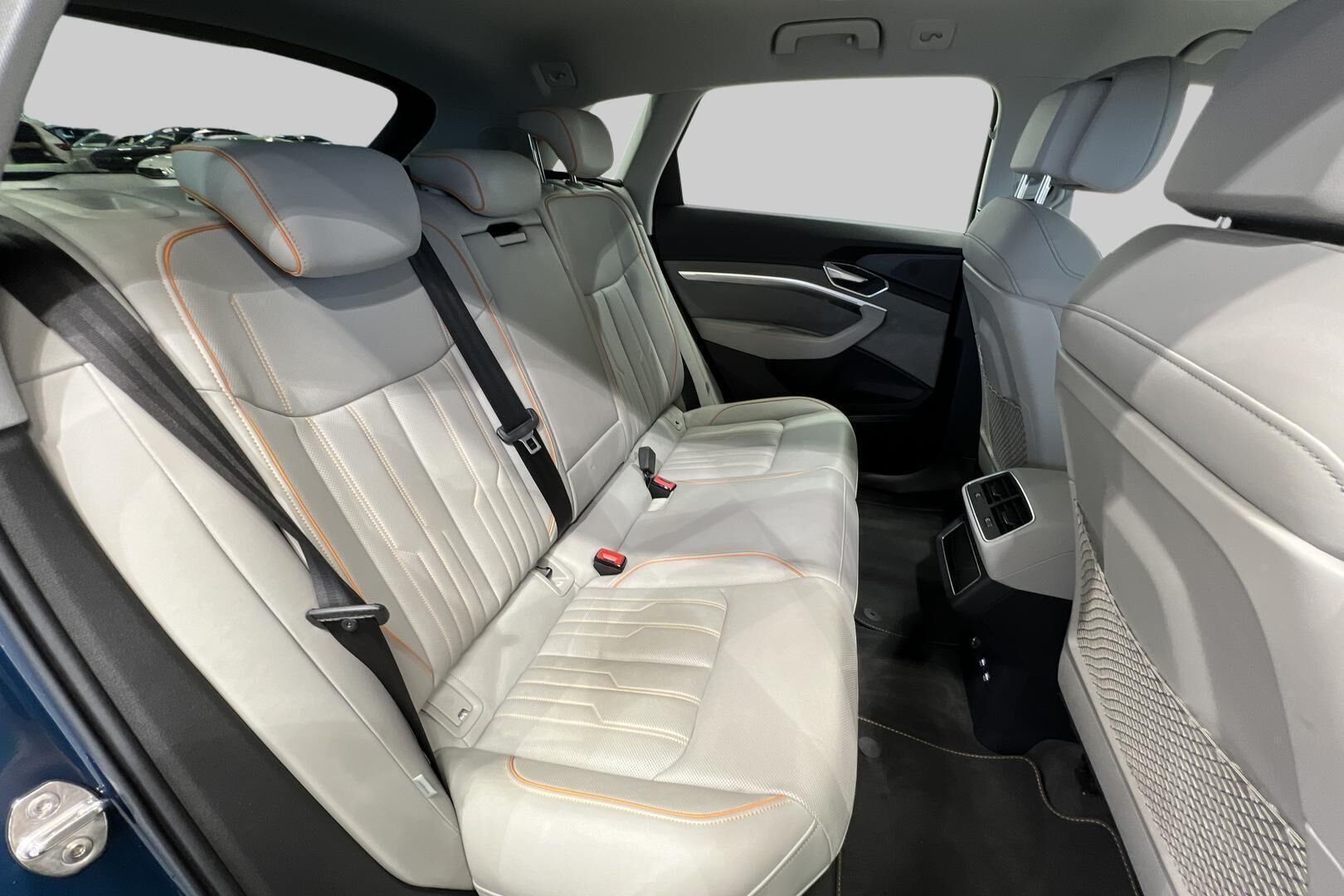 Audi e-tron iso kuva 43