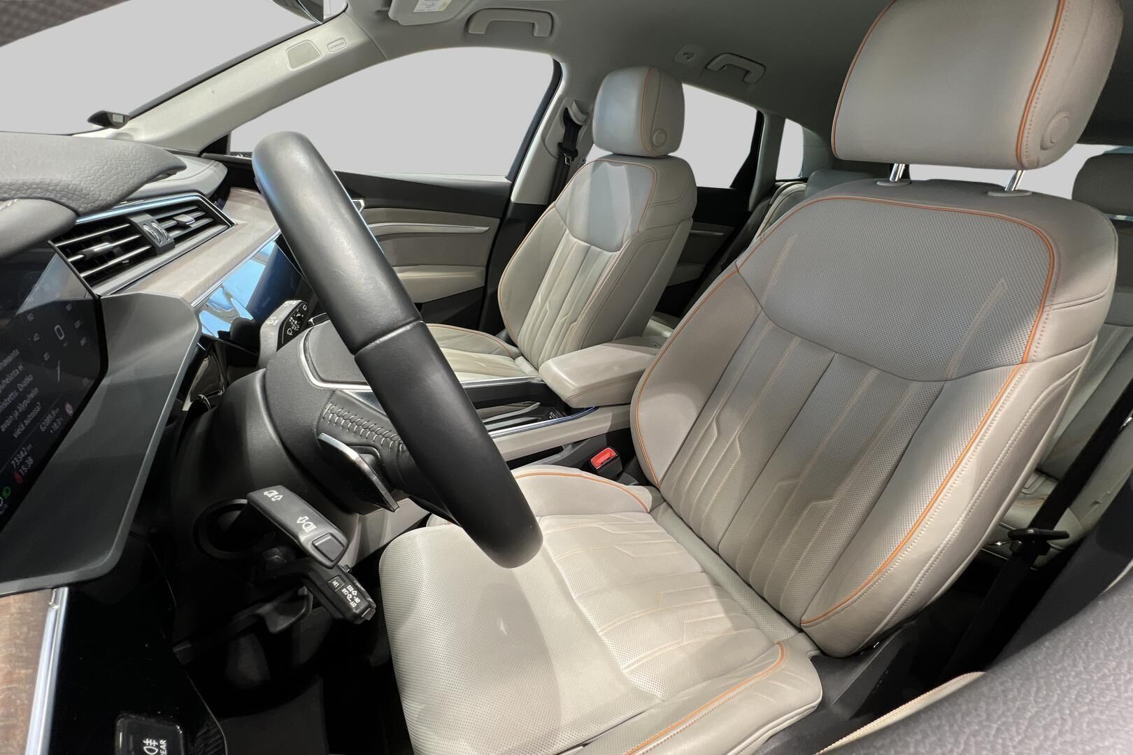 Audi e-tron iso kuva 44