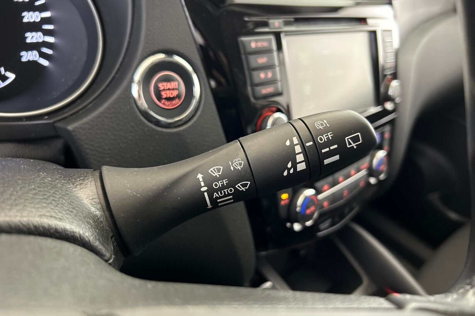 Nissan Qashqai iso kuva 17
