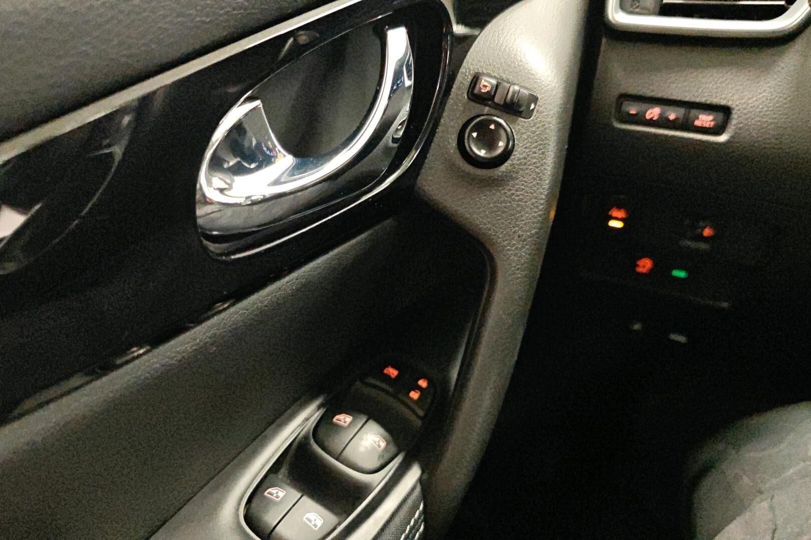 Nissan Qashqai iso kuva 17