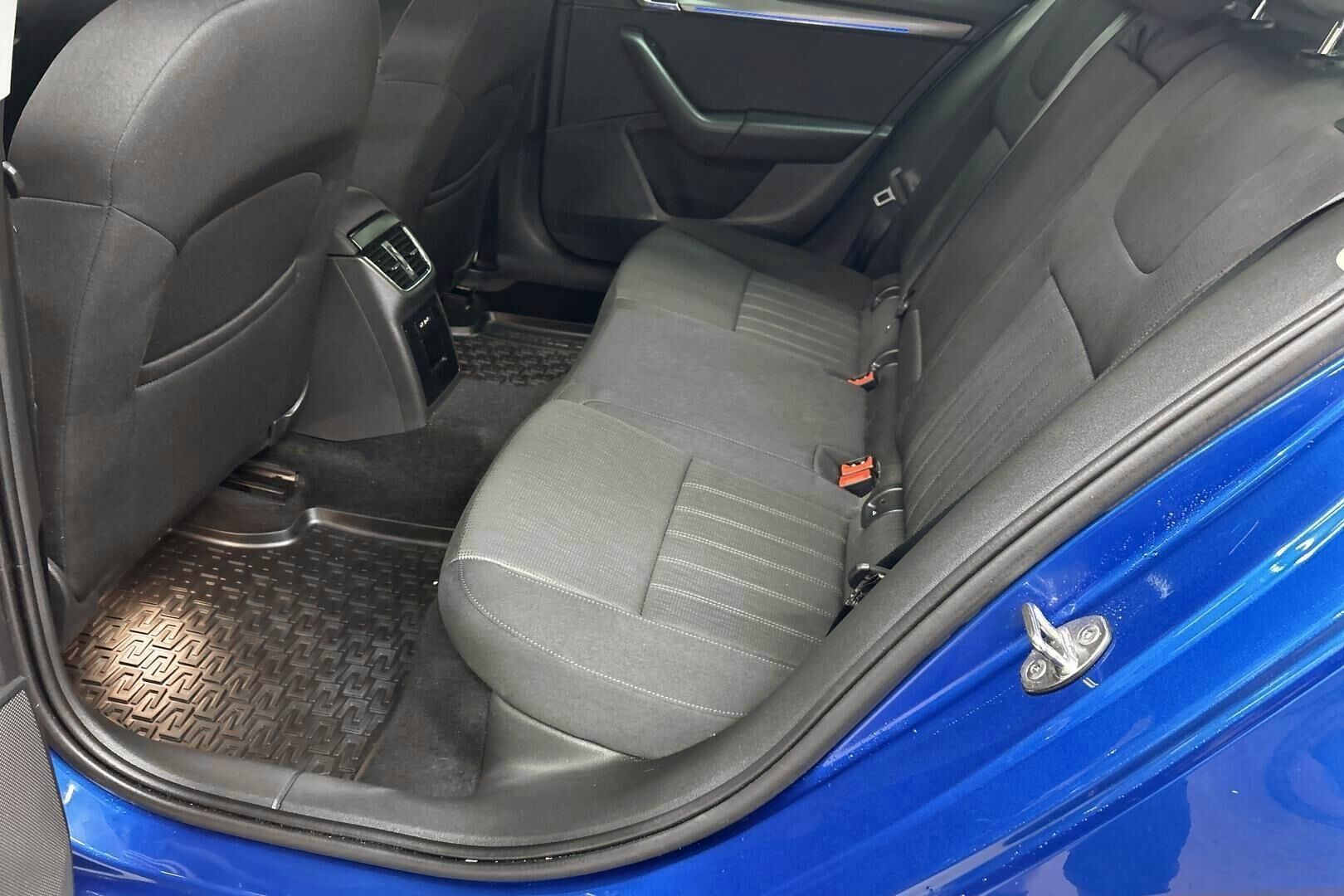 Skoda Octavia iso kuva 10