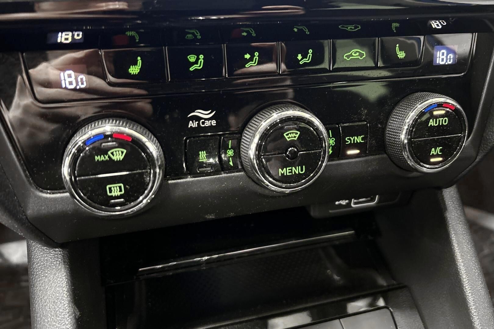 Skoda Octavia iso kuva 16