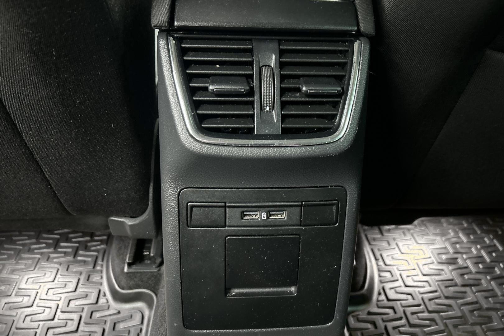 Skoda Octavia iso kuva 25