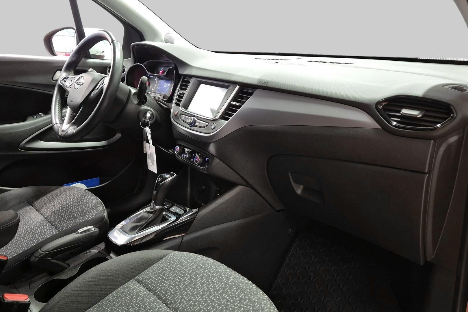 Opel Crossland X iso kuva 2