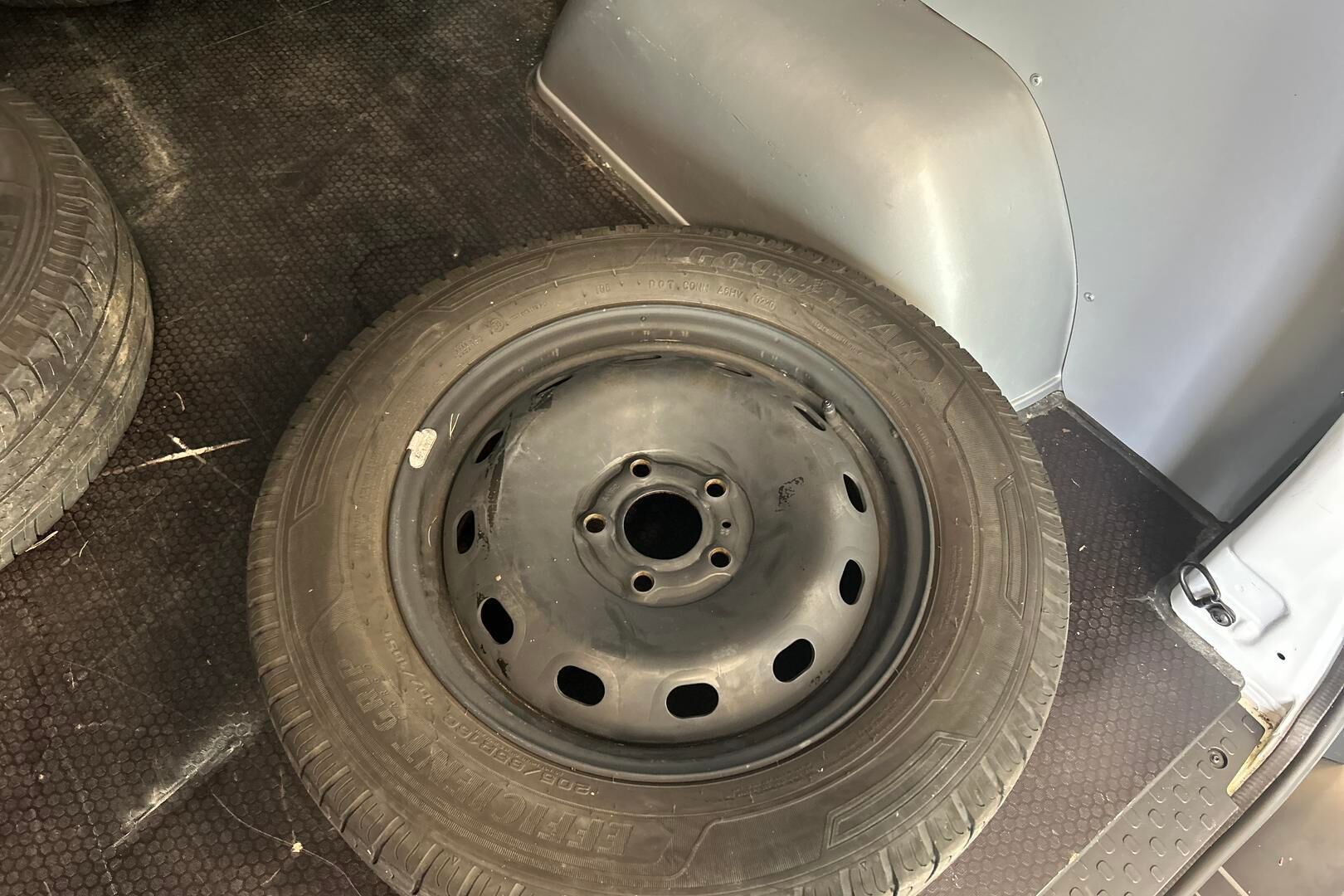 Renault Trafic iso kuva 12