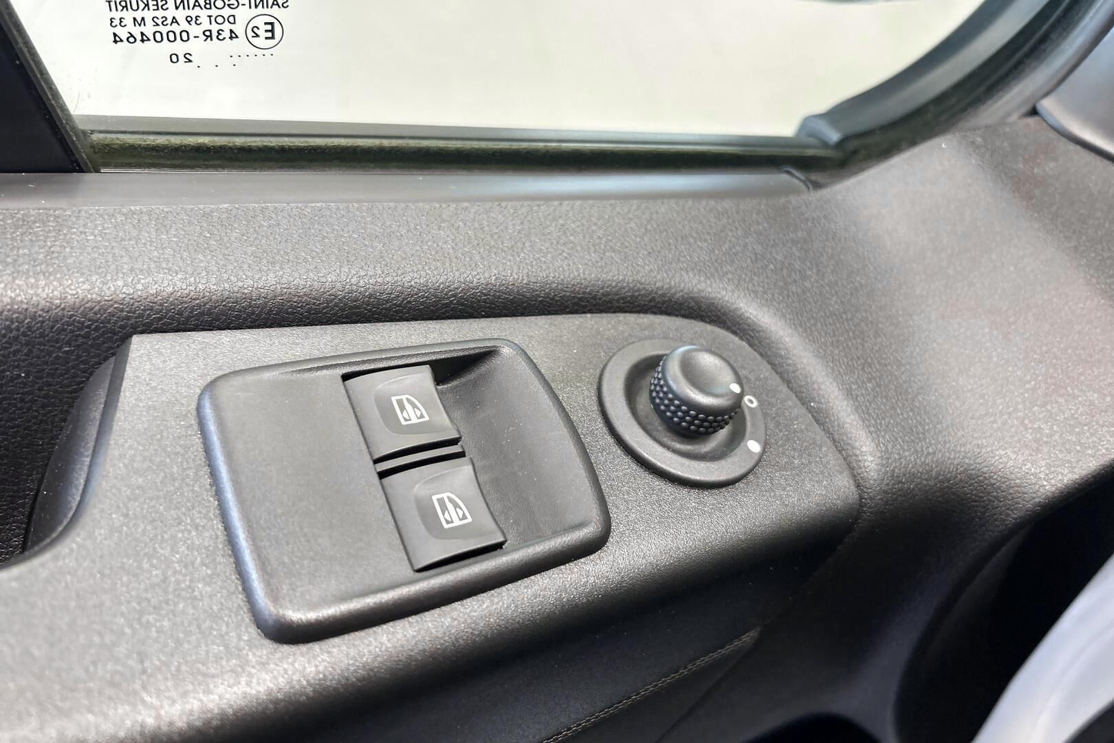 Renault Trafic iso kuva 13