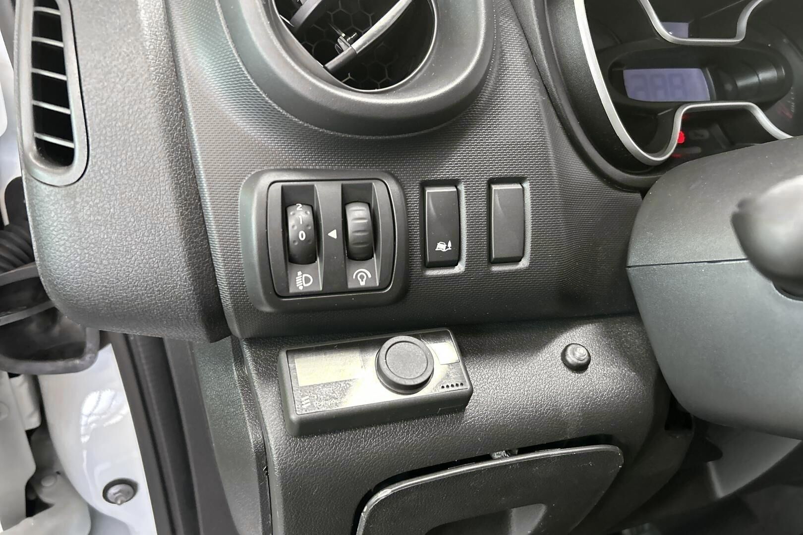 Renault Trafic iso kuva 14