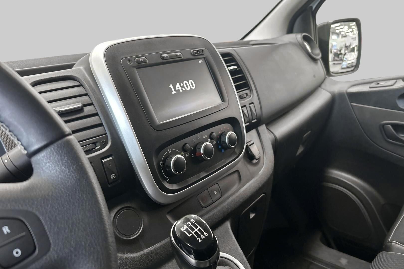 Renault Trafic iso kuva 16