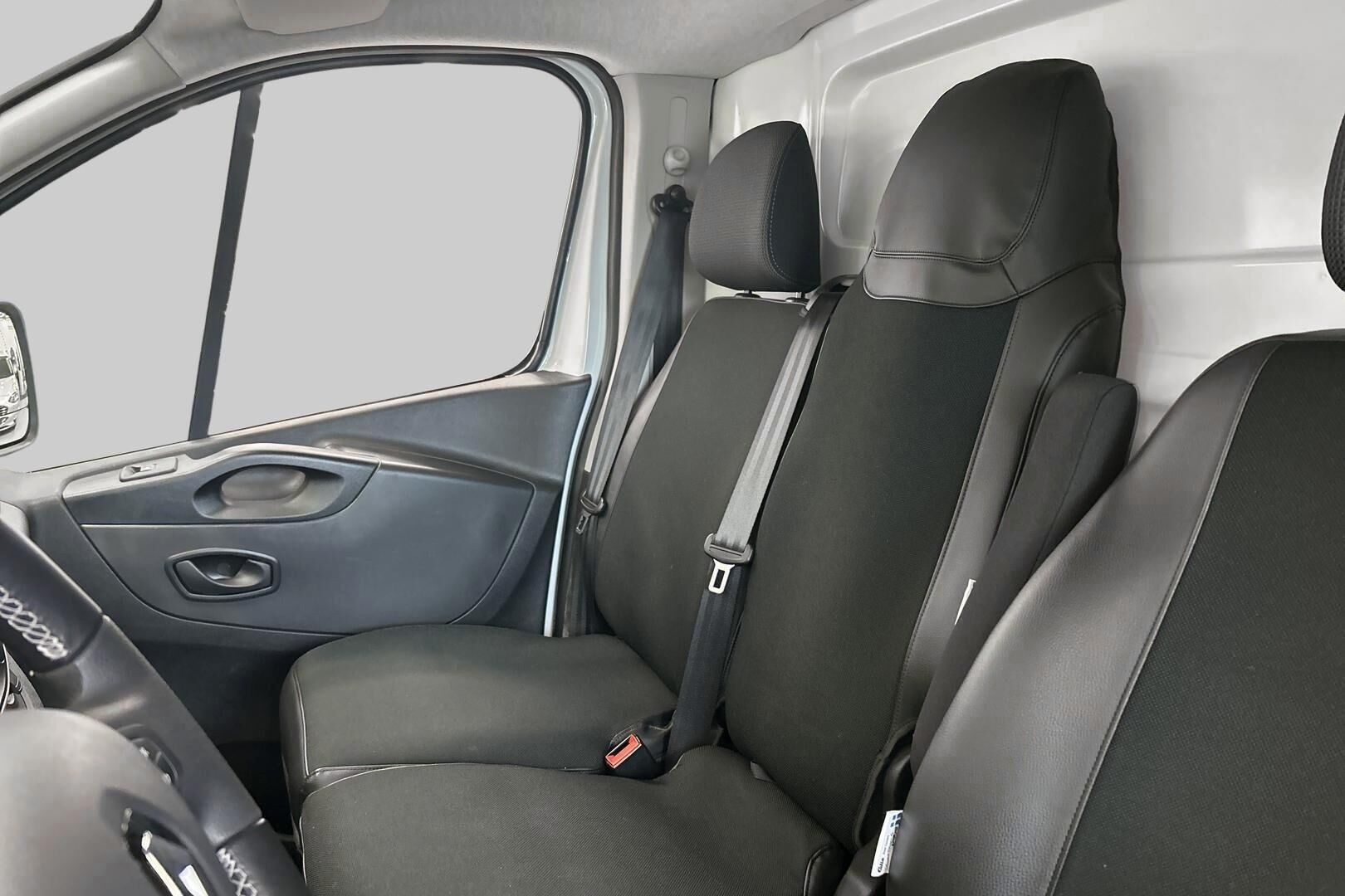 Renault Trafic iso kuva 9