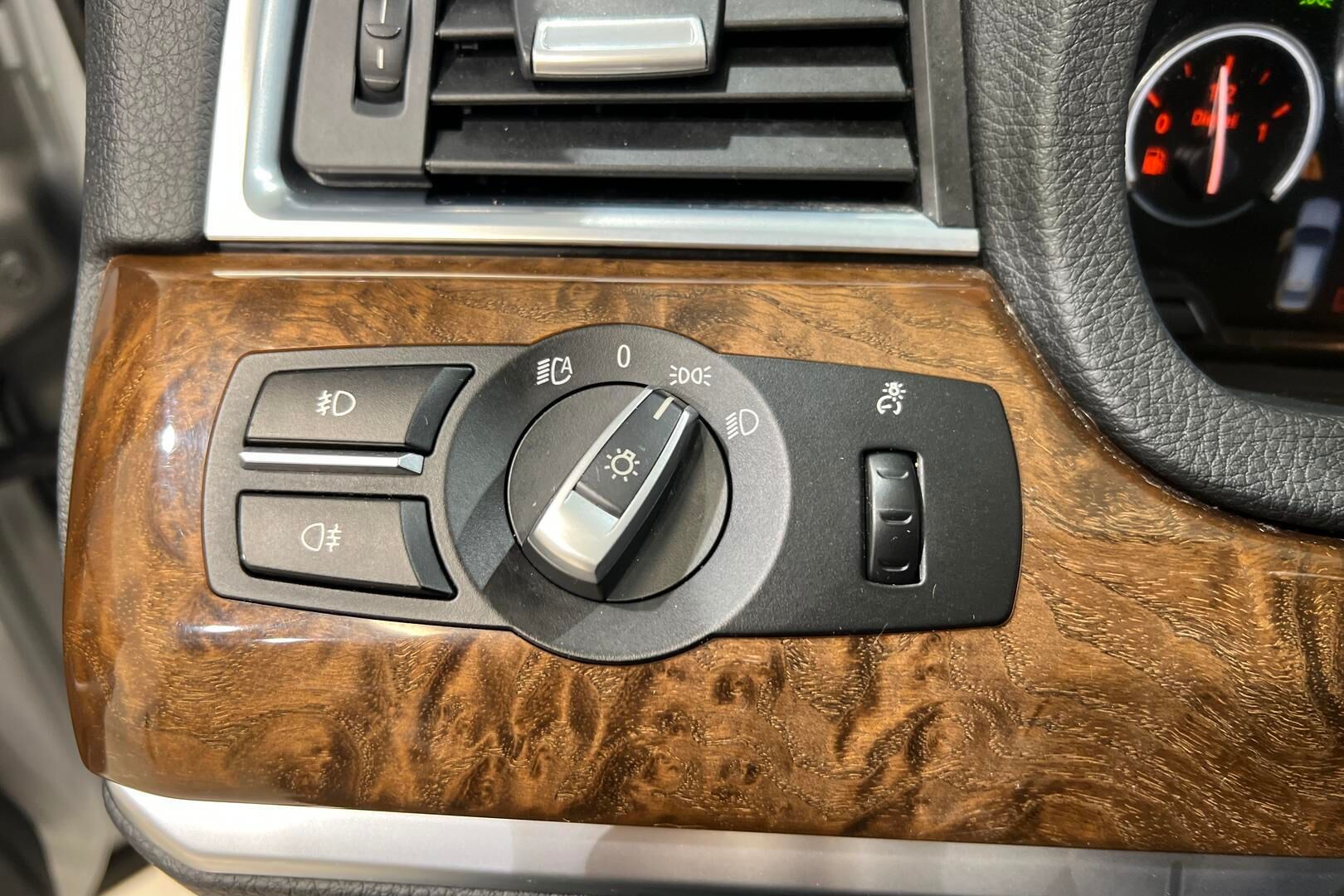 BMW 5-SARJA iso kuva 25