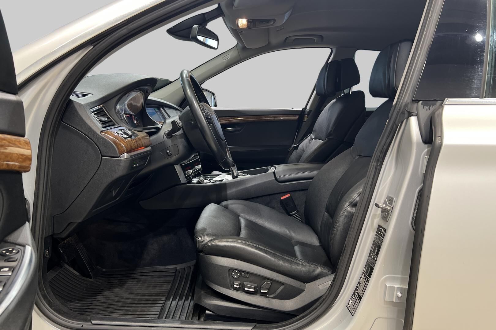 BMW 5-SARJA iso kuva 9