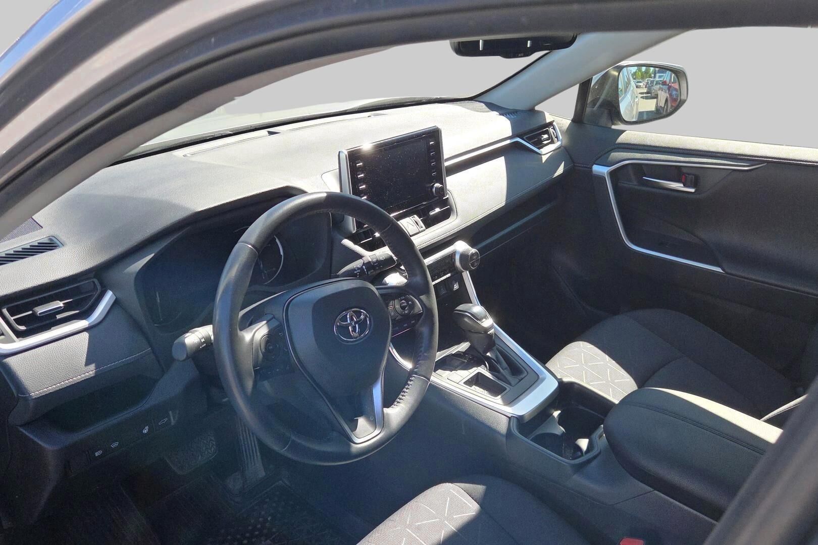 Toyota RAV4 iso kuva 1