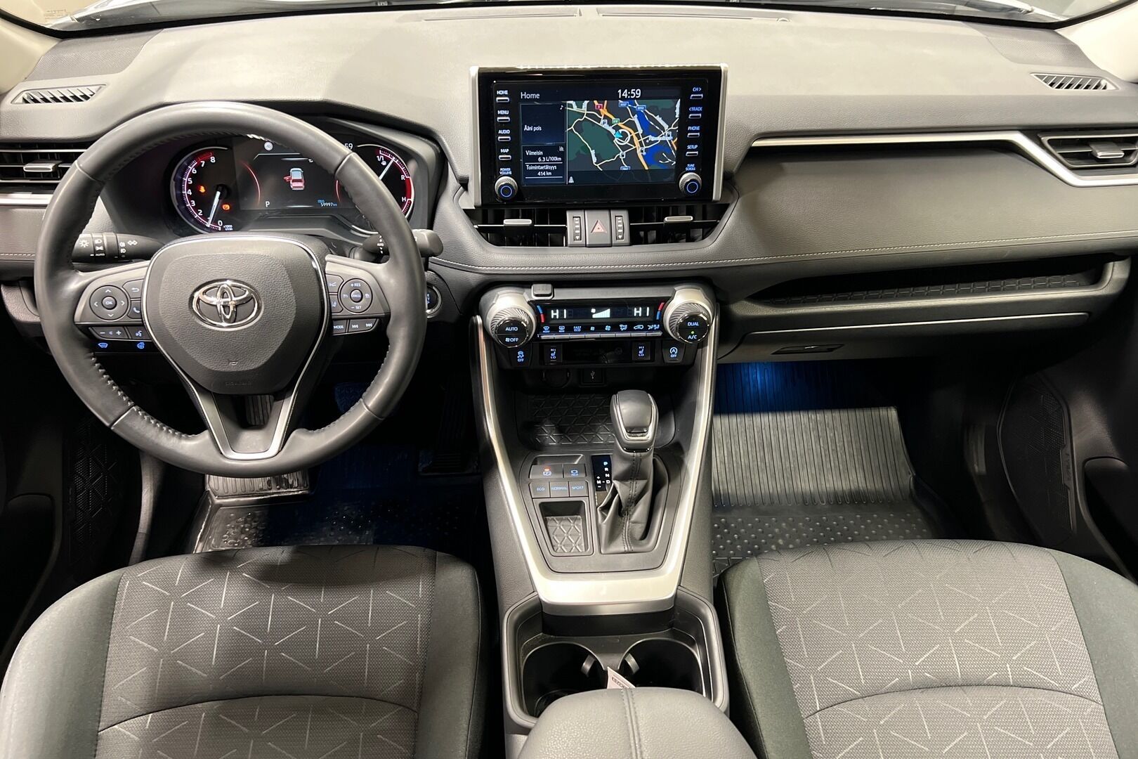 Toyota RAV4 iso kuva 1