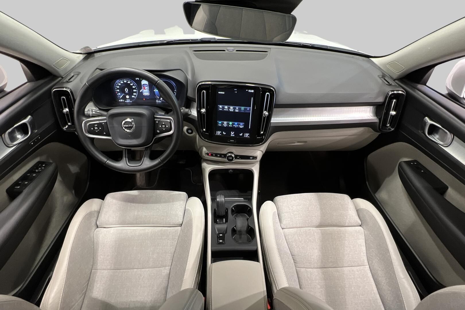 Volvo XC40 iso kuva 11