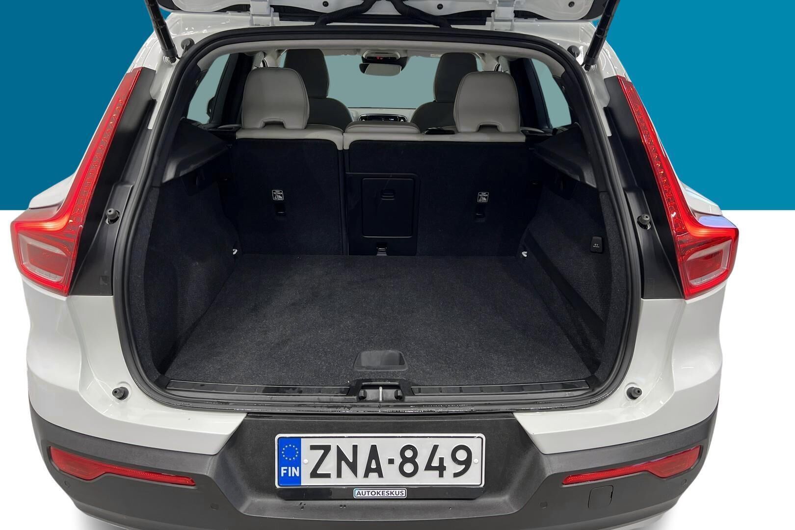 Volvo XC40 iso kuva 12