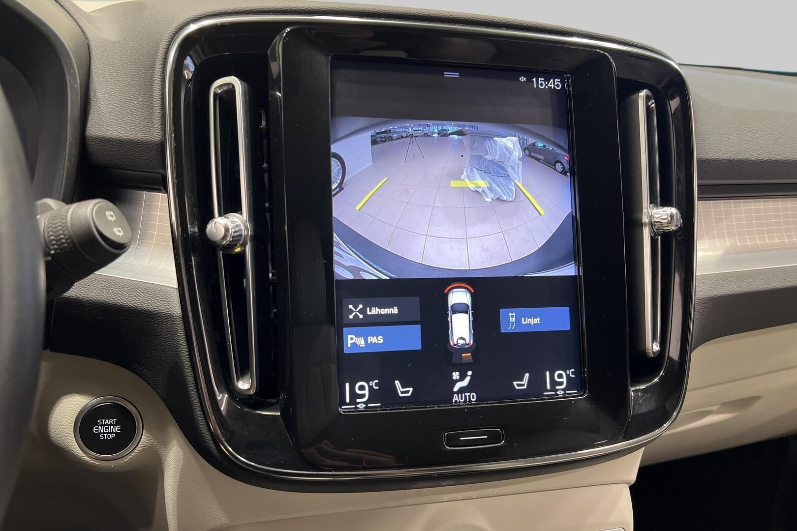 Volvo XC40 iso kuva 15