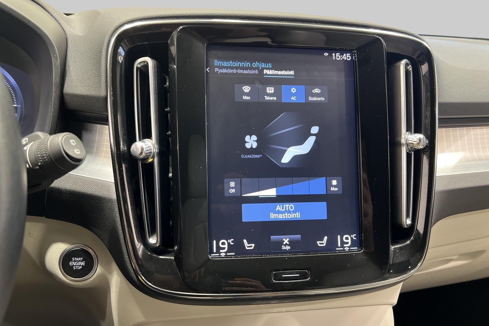 Volvo XC40 iso kuva 17