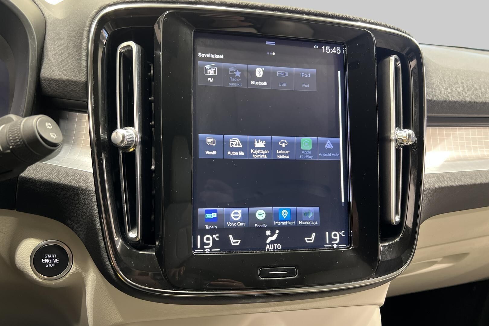 Volvo XC40 iso kuva 18