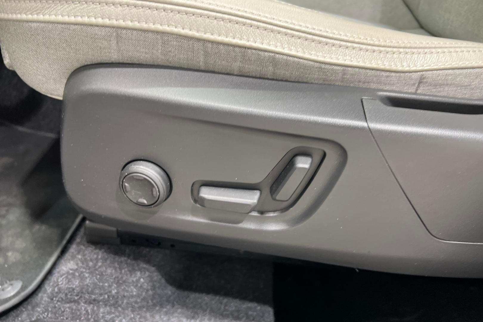 Volvo XC40 iso kuva 28