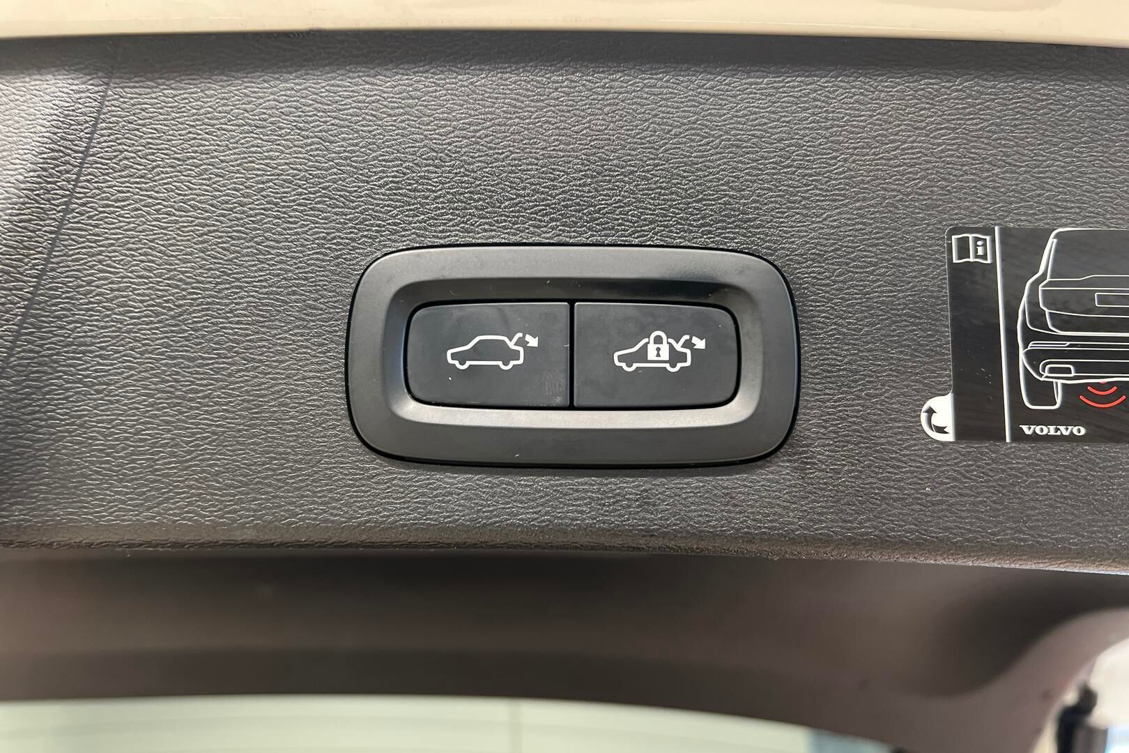 Volvo XC40 iso kuva 30