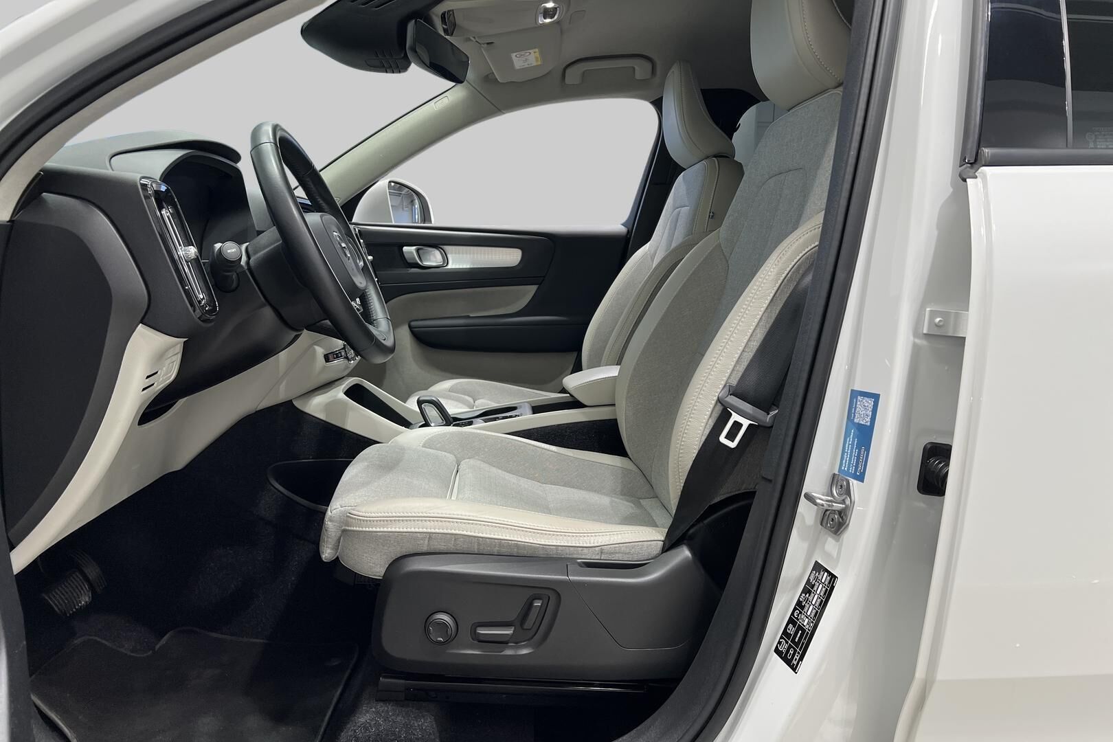 Volvo XC40 iso kuva 9