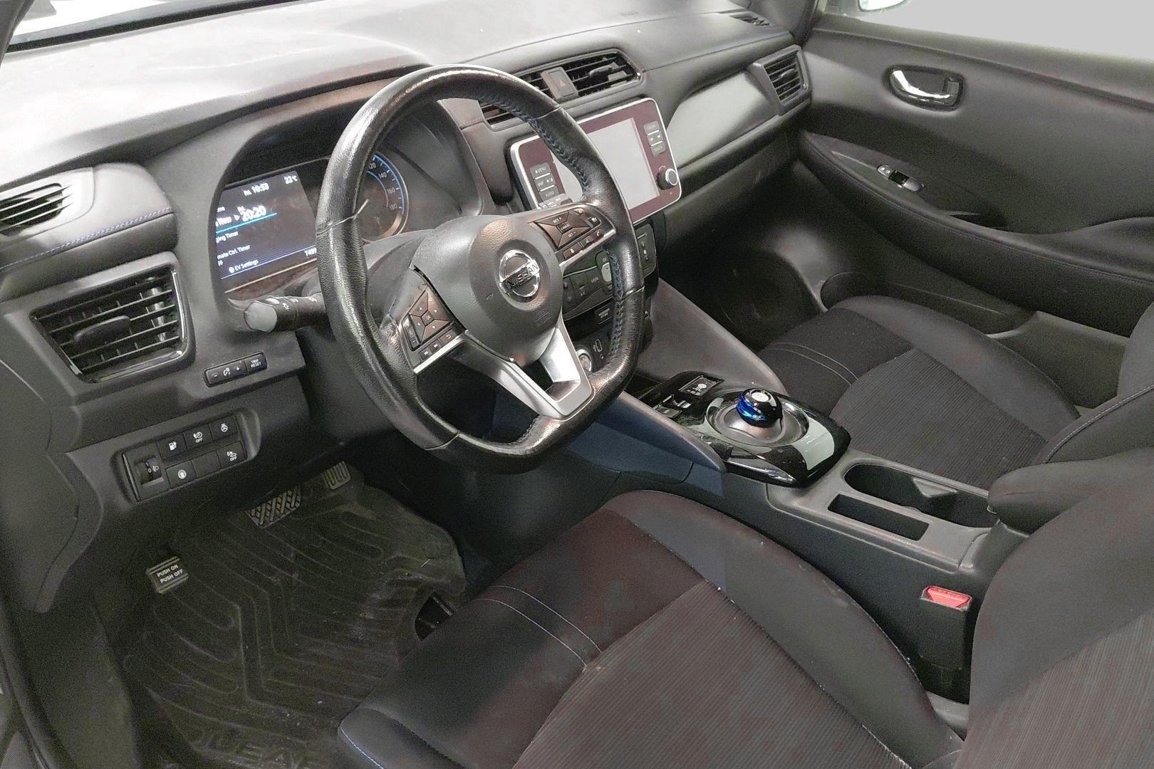 Nissan Leaf iso kuva 2