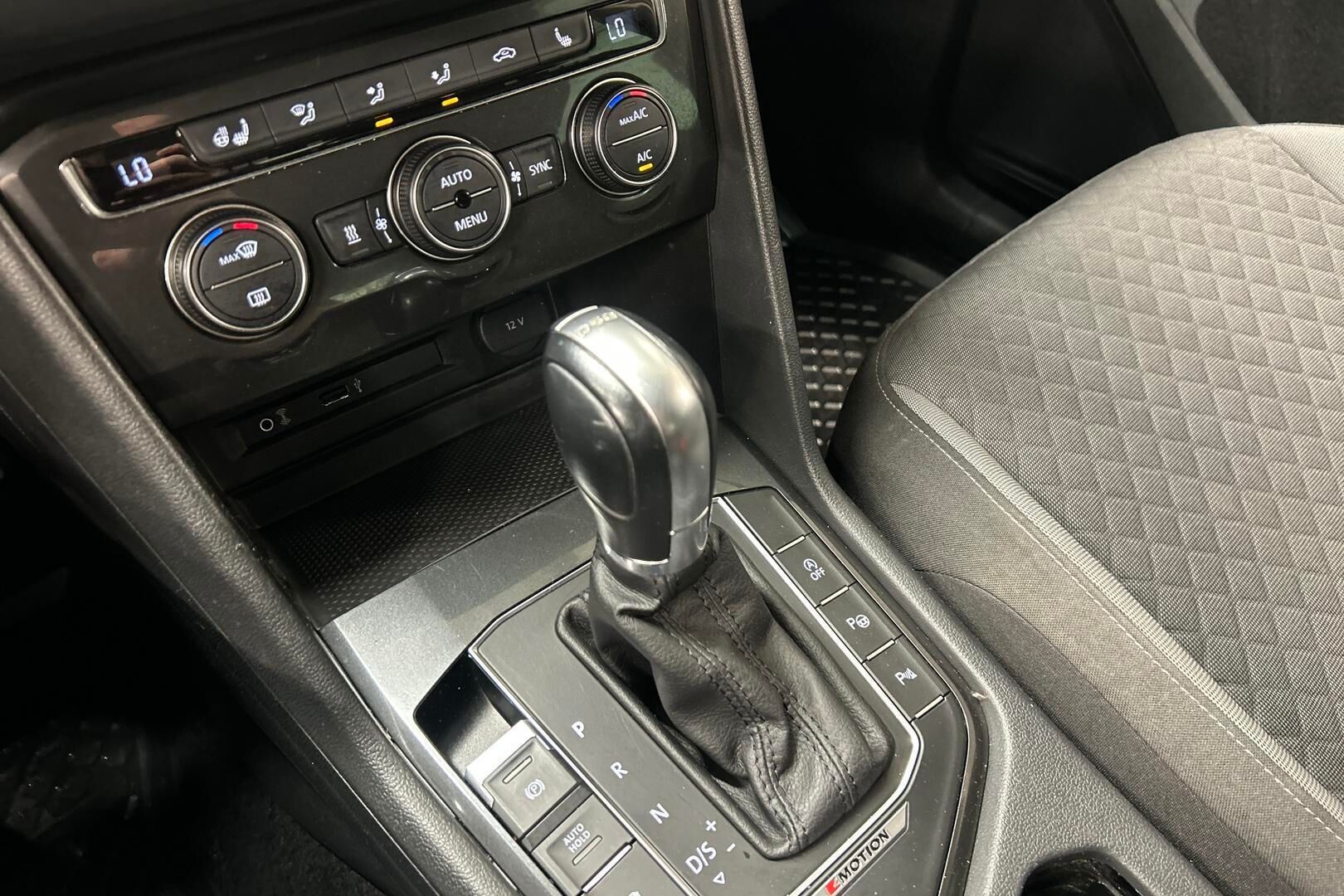 Volkswagen Tiguan iso kuva 13
