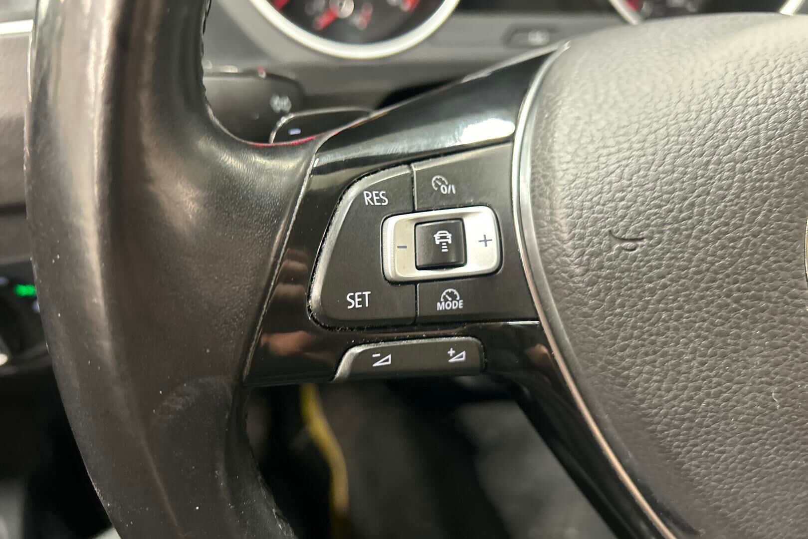 Volkswagen Tiguan iso kuva 21