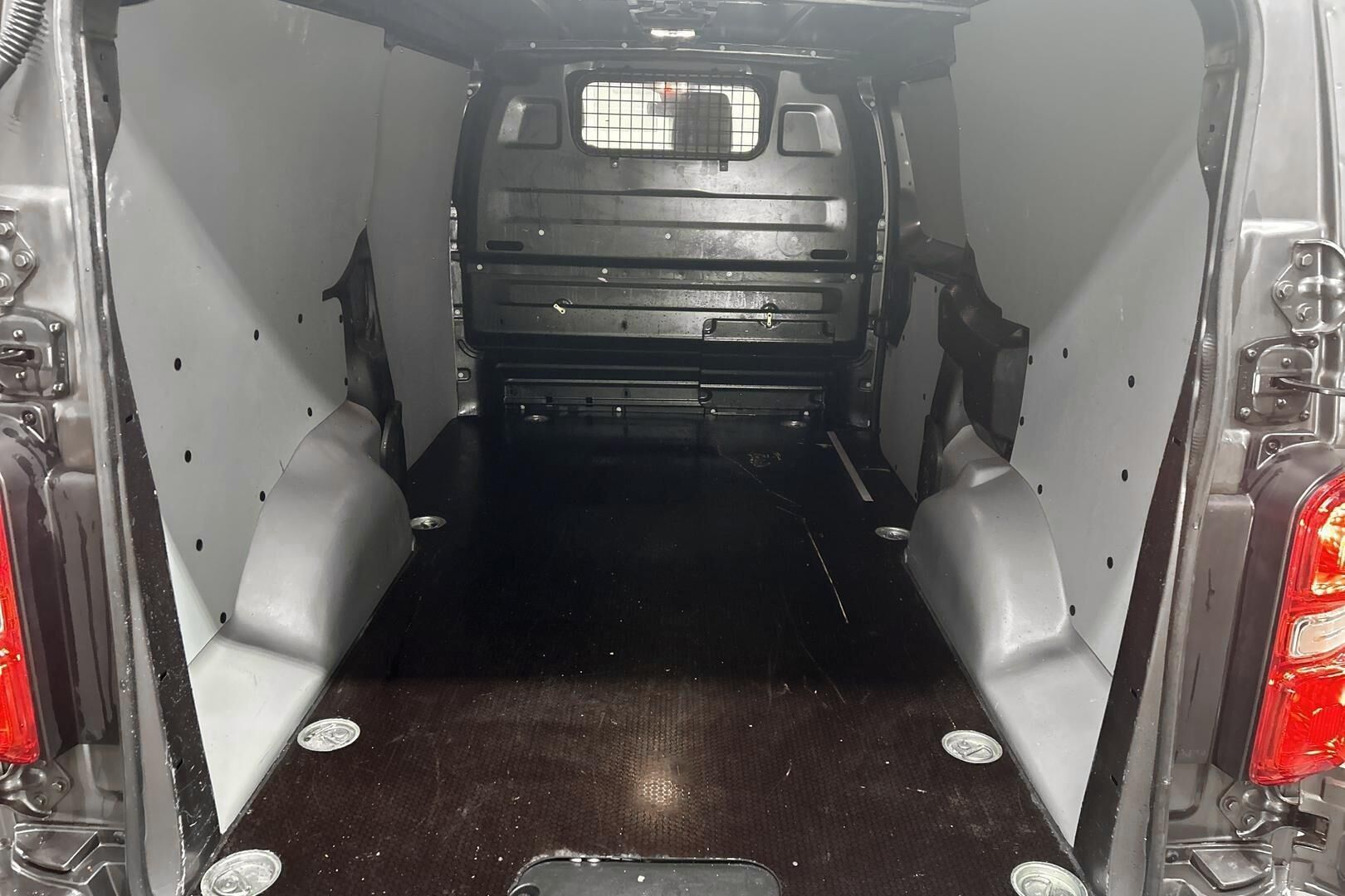 Opel Vivaro iso kuva 12