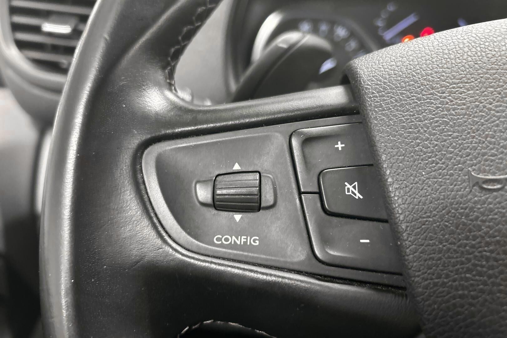 Opel Vivaro iso kuva 15