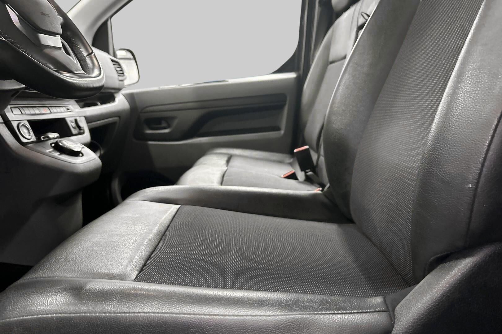 Opel Vivaro iso kuva 39