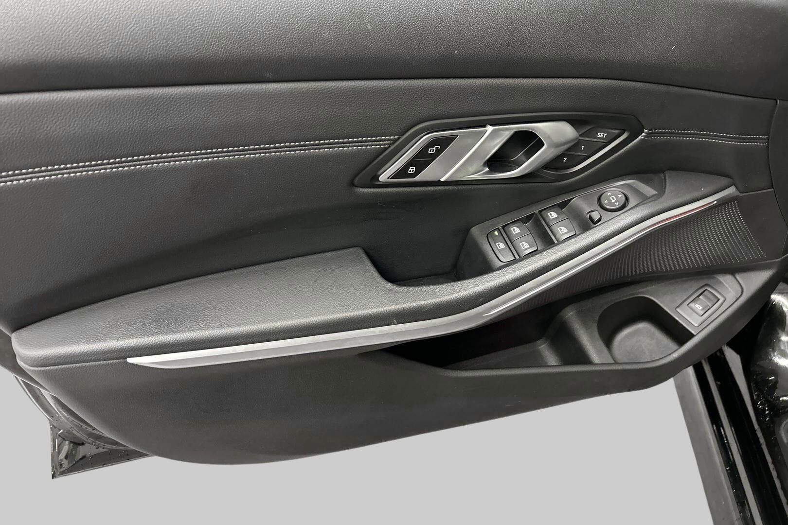 BMW 3-sarja iso kuva 17