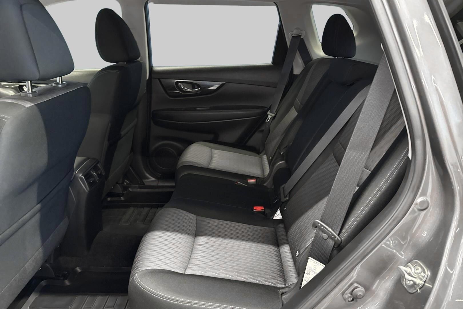 Nissan X-Trail iso kuva 9