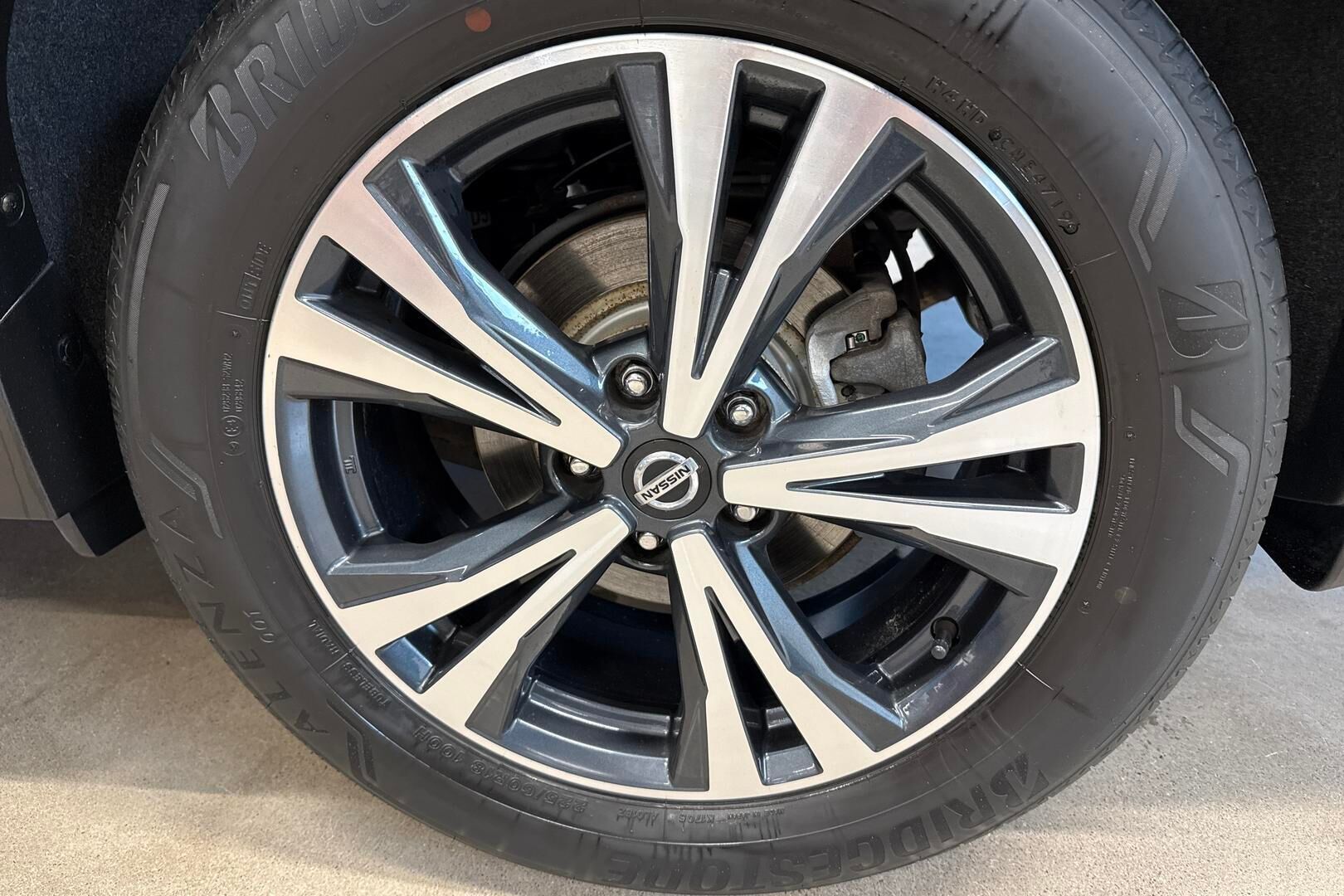 Nissan X-Trail iso kuva 12