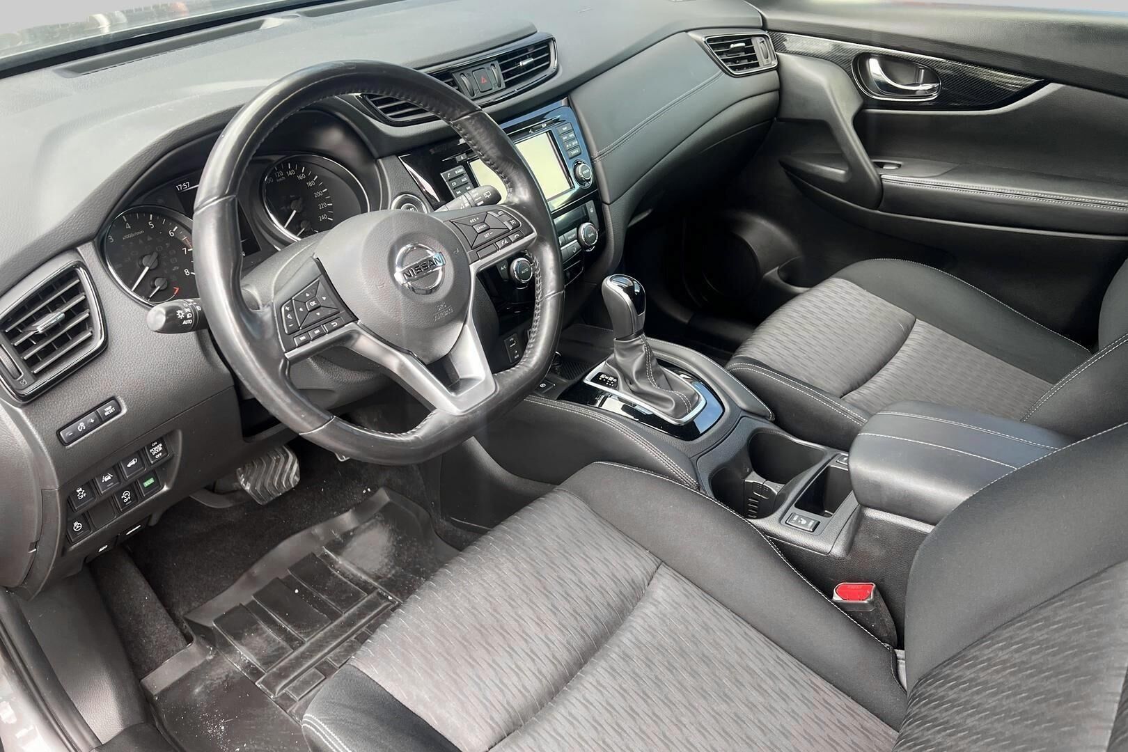 Nissan X-Trail iso kuva 2