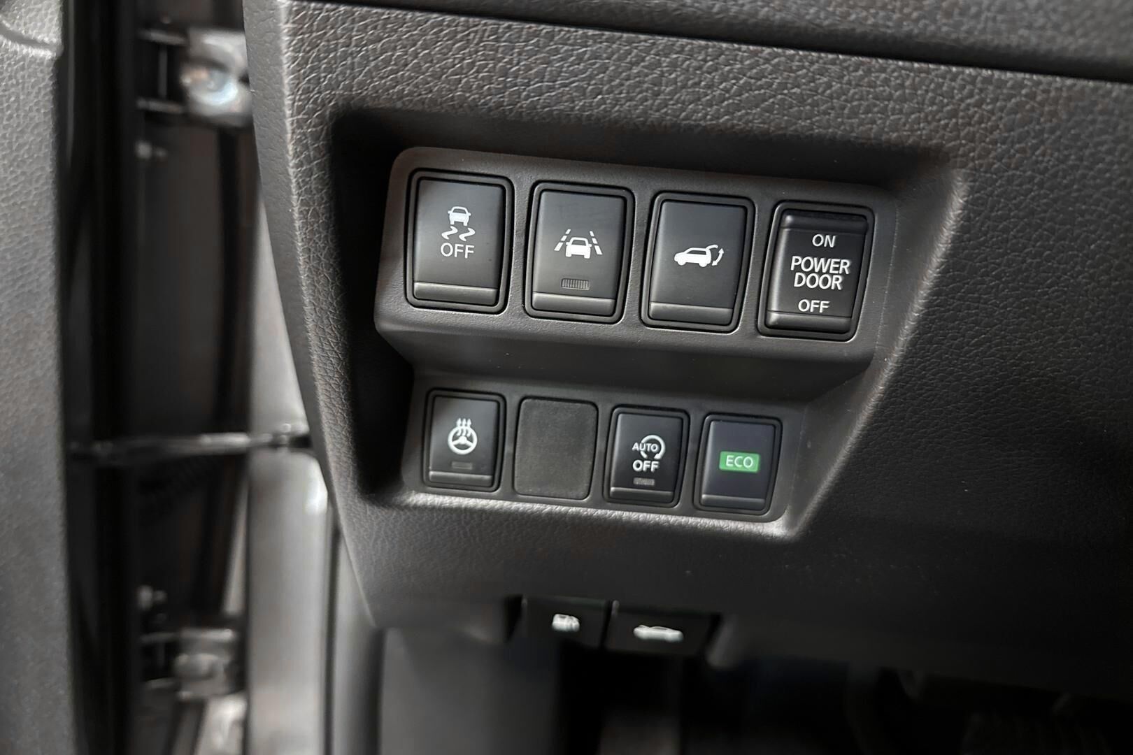Nissan X-Trail iso kuva 19