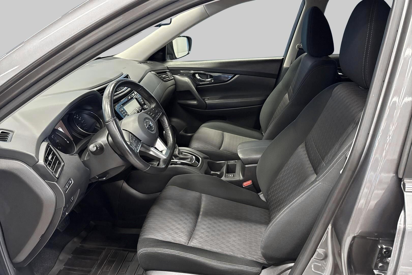 Nissan X-Trail iso kuva 8
