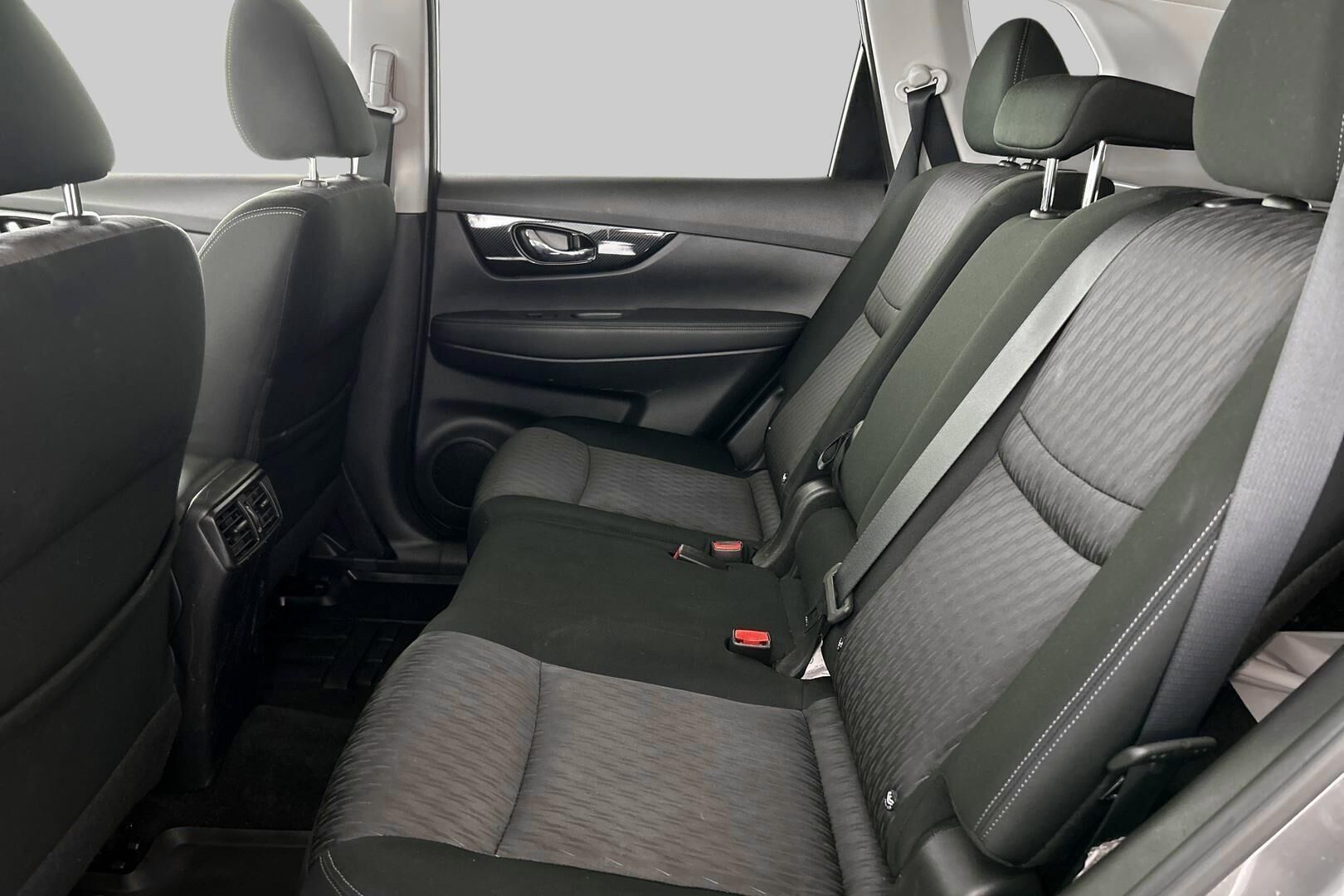 Nissan X-Trail iso kuva 9