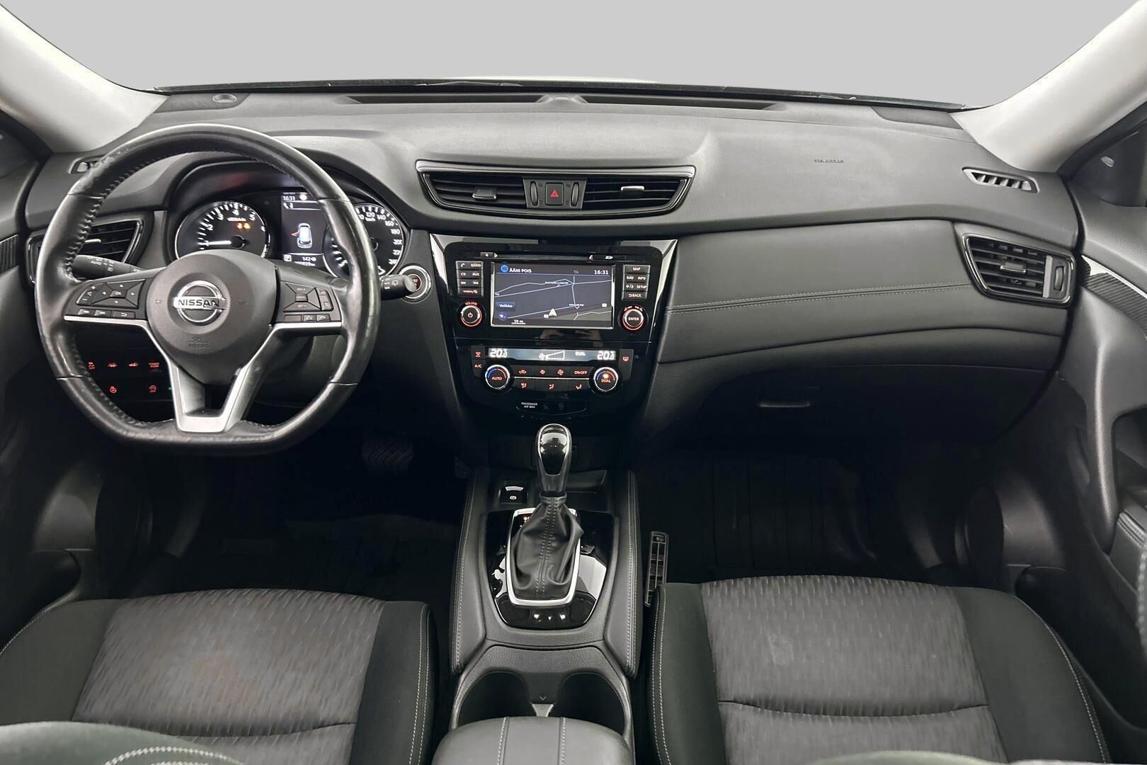 Nissan X-Trail iso kuva 10