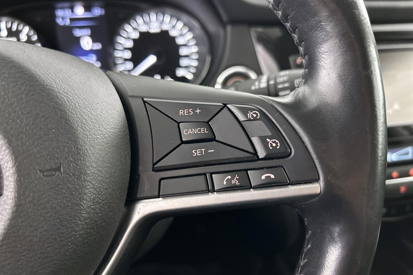 Nissan X-Trail iso kuva 15