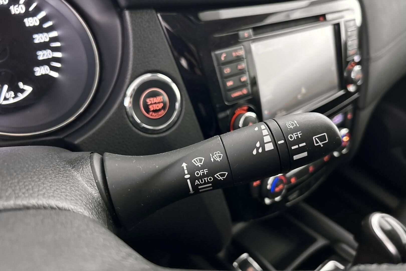 Nissan X-Trail iso kuva 16