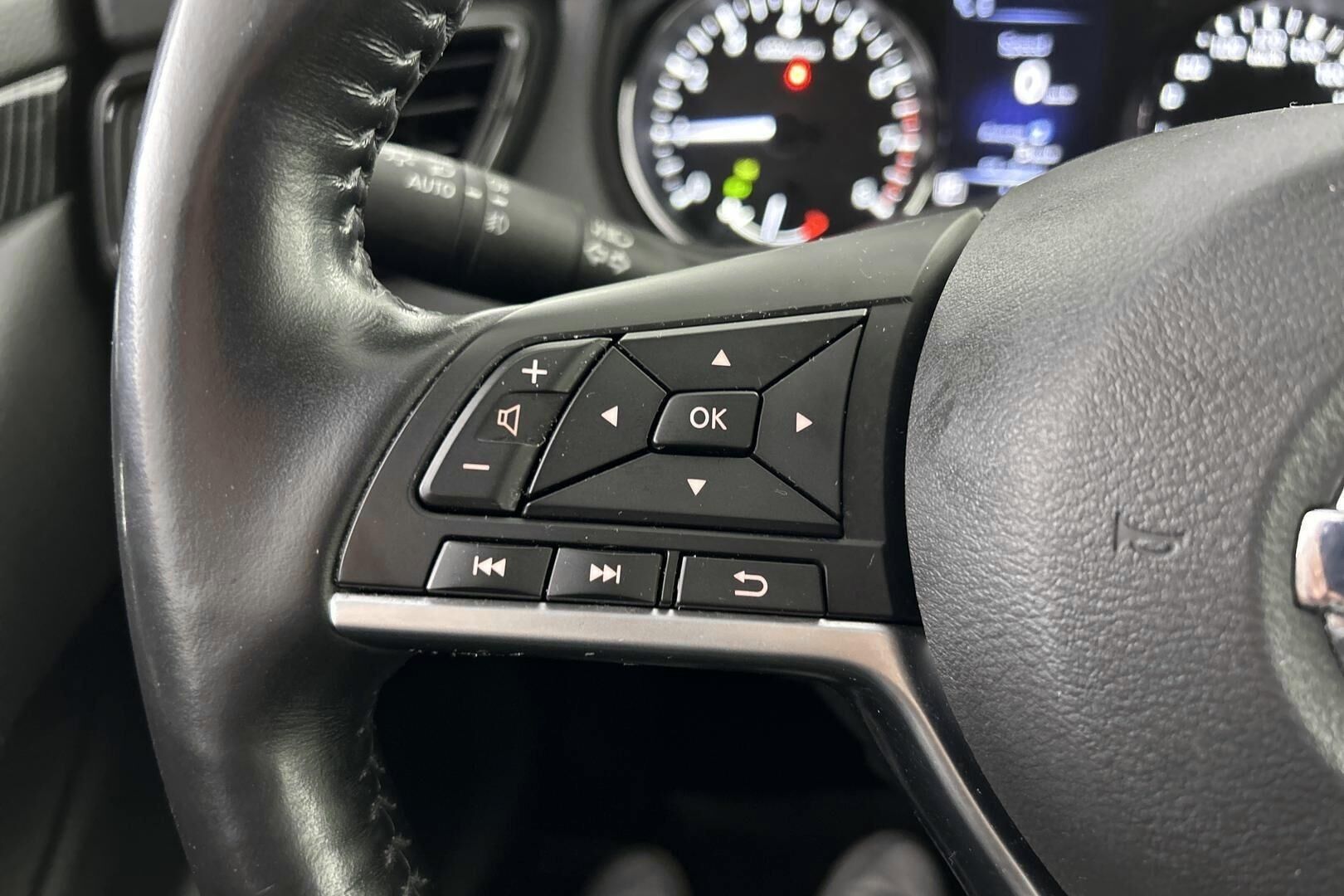 Nissan X-Trail iso kuva 27