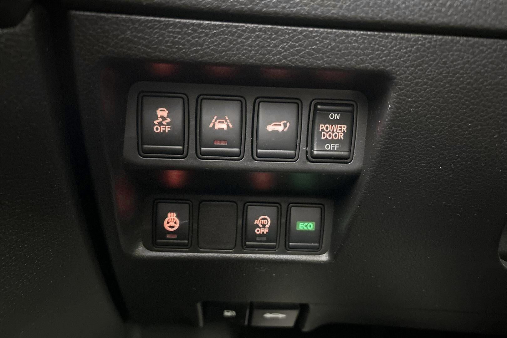 Nissan X-Trail iso kuva 18