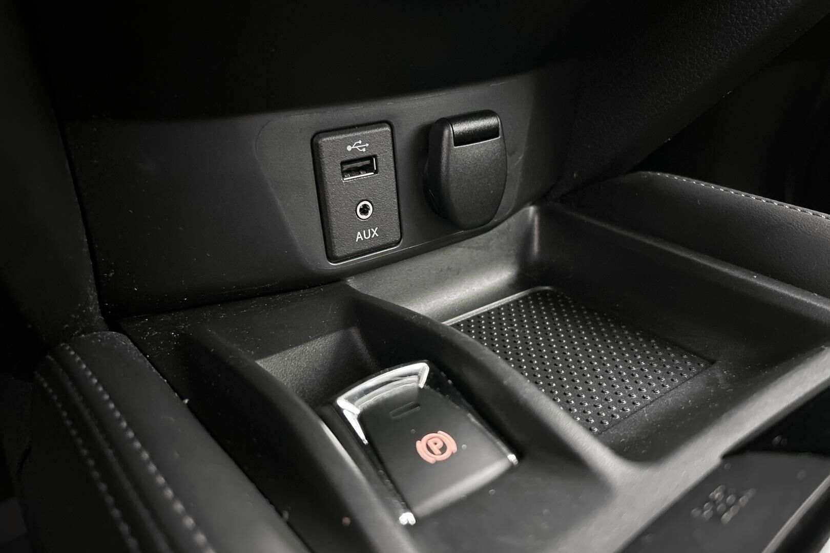 Nissan X-Trail iso kuva 24