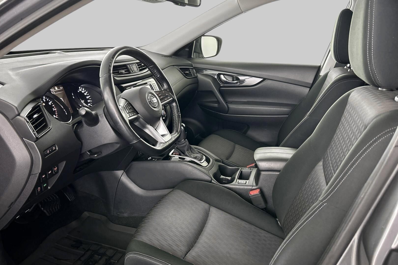 Nissan X-Trail iso kuva 26