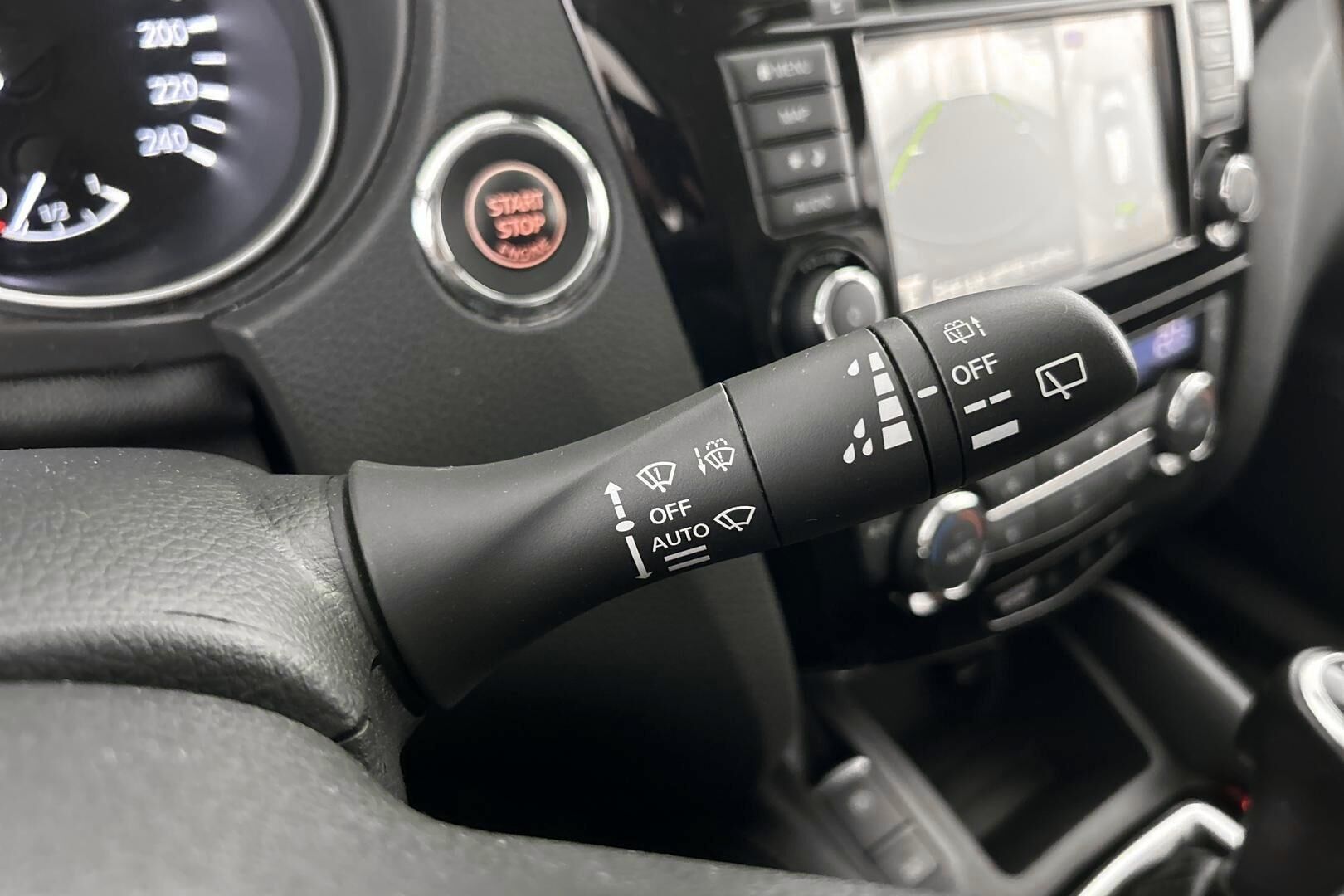 Nissan Qashqai iso kuva 11